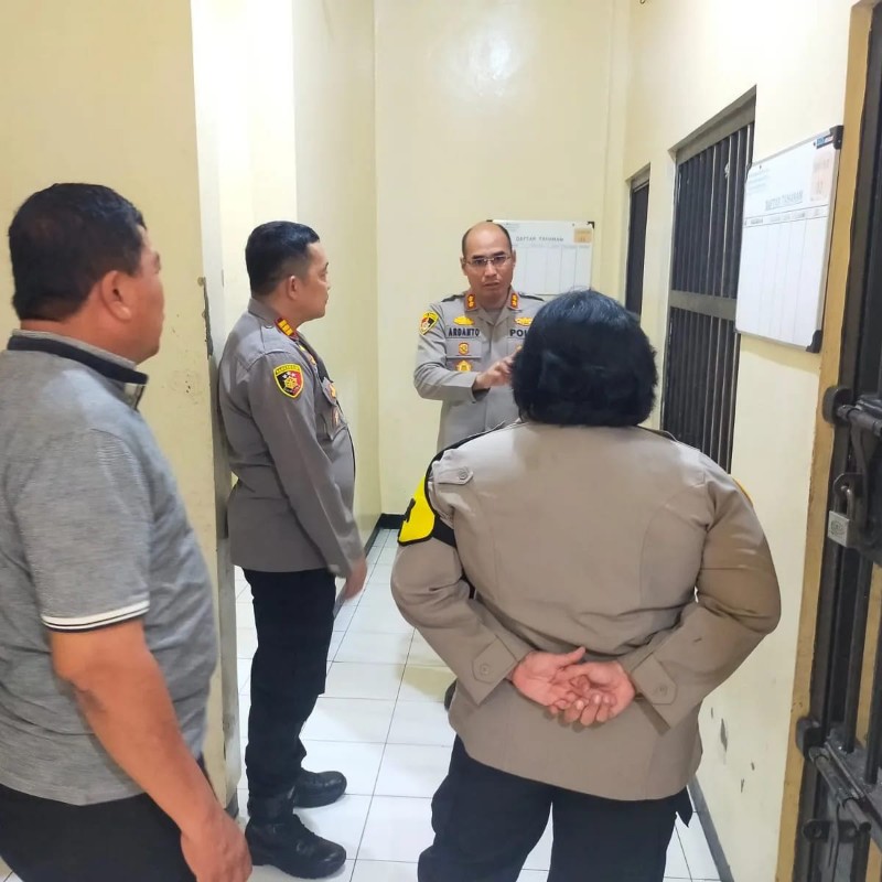 KunjunganTim Juri Lomba Kebersihan dan Standarisasi Ruang Tahanan Serta Barang Bukti di Mapolsek Bekasi Utara